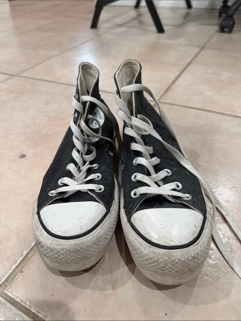 Converse size 7 Black High-Top Canvas Sneakers with White Laces @@@@